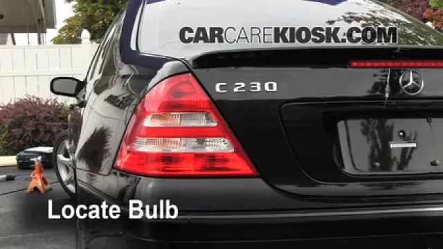 2007 Mercedes-Benz C230 Sport 2.5L V6 FlexFuel Éclairage Feu clignotant arrière (remplacer l'ampoule)